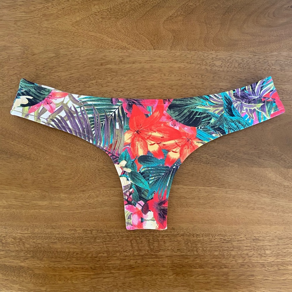 NWOT Midori Bikinis Lahina Whale Tale Bottom